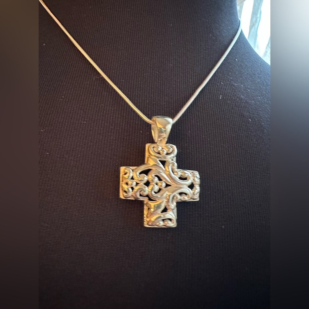 Sterling silver cross pendant